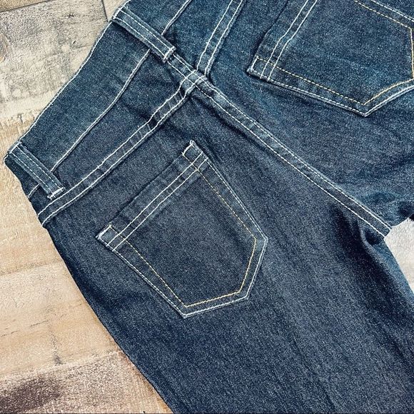 DG2 by DIANE GILMAN LIKE NEW Mid Rise Dark Wash Straight Fit Jeans 2P - Picture 8 of 10
